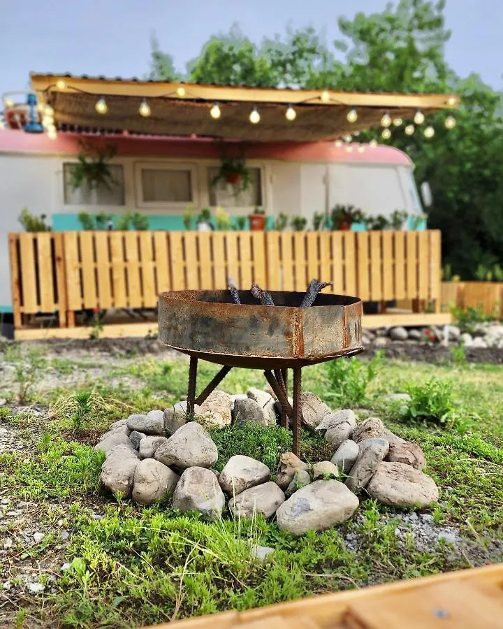 مكان تخييم فندق Pavlove Tiny Bus House In Qabala