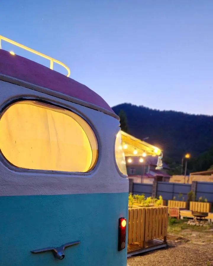 مكان تخييم فندق Pavlove Tiny Bus House In Qabala