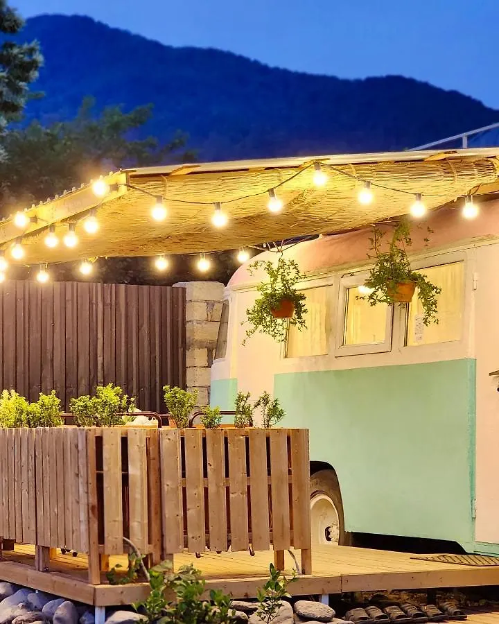 فندق Pavlove Tiny Bus House In Qabala 0*, غابالا أذربيجان